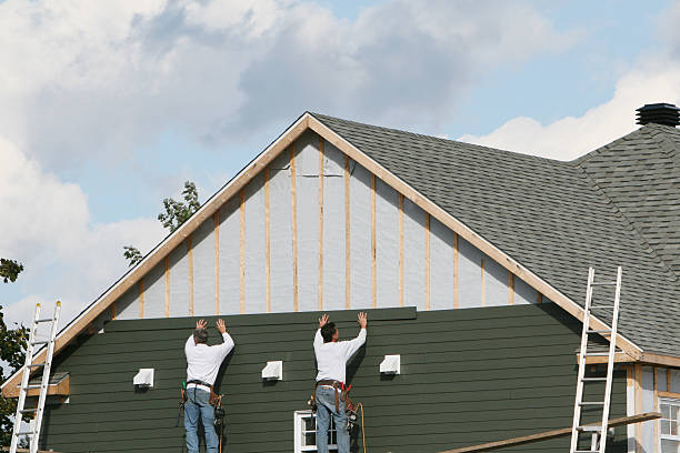 Professional Siding technician working in Fairfield, OH